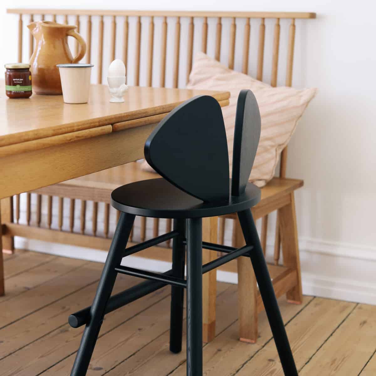 Musta Nofred junior-tuoli.