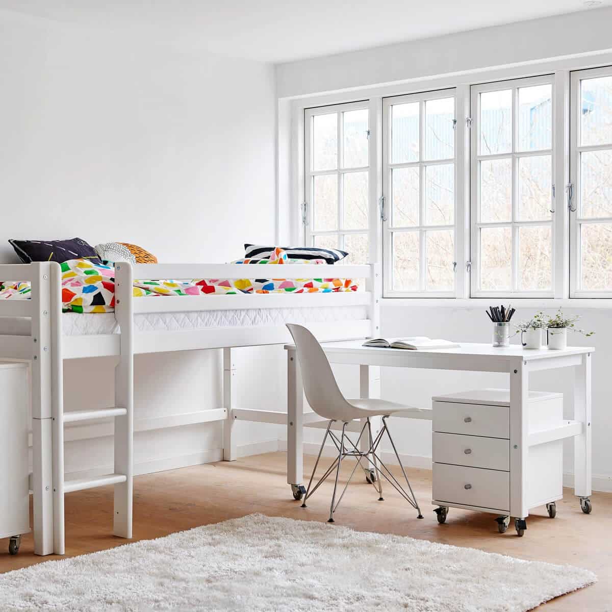 ECO Dream-puolikorkeasänky 90x200cm + pöytä ja laatikosto, Hoppekids