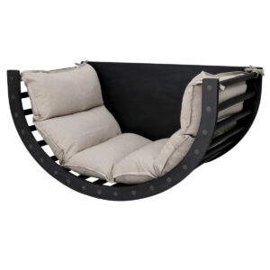 Musta kiipeilykaari pehmusteella.