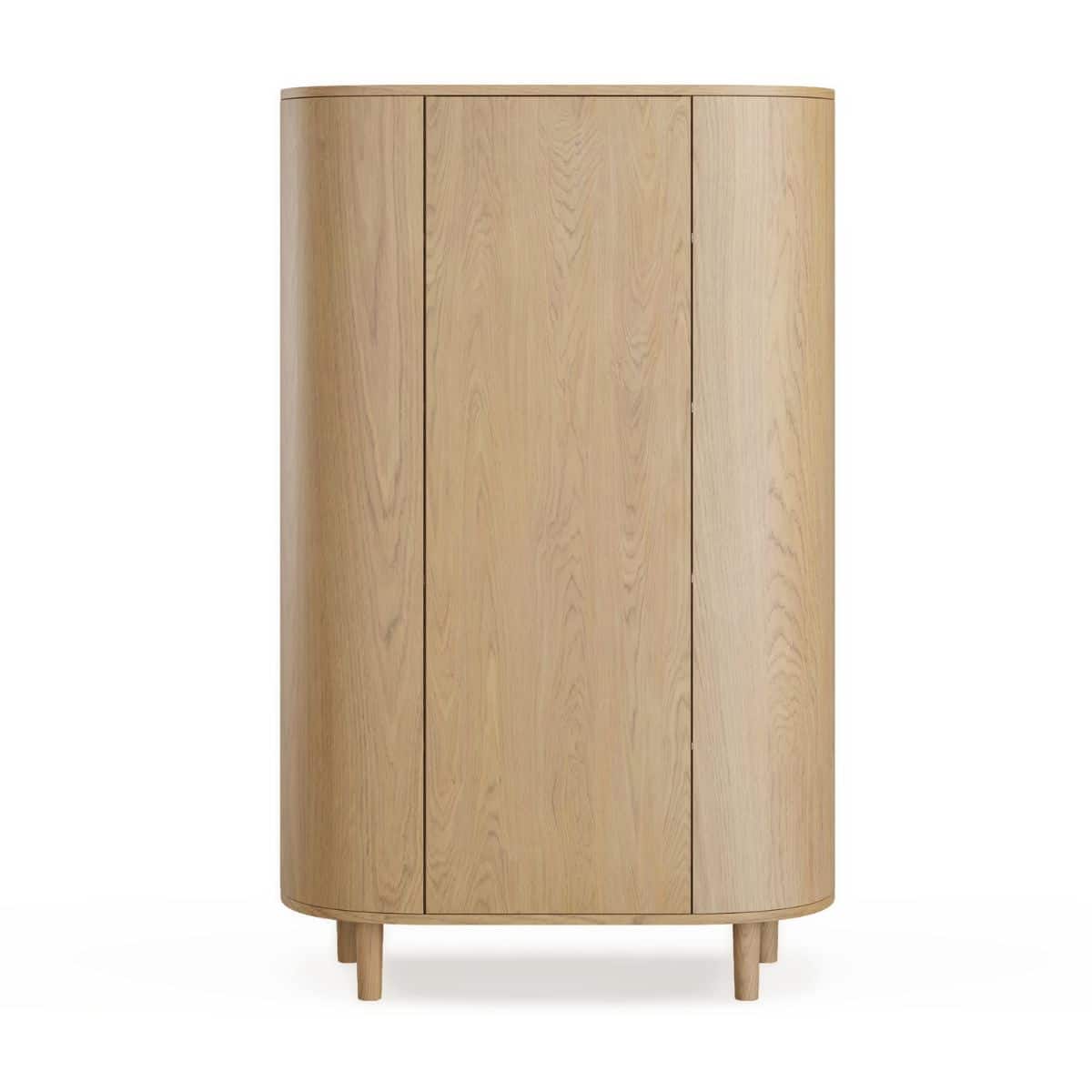 Upea pyöreälinjainen vaatekaappi.