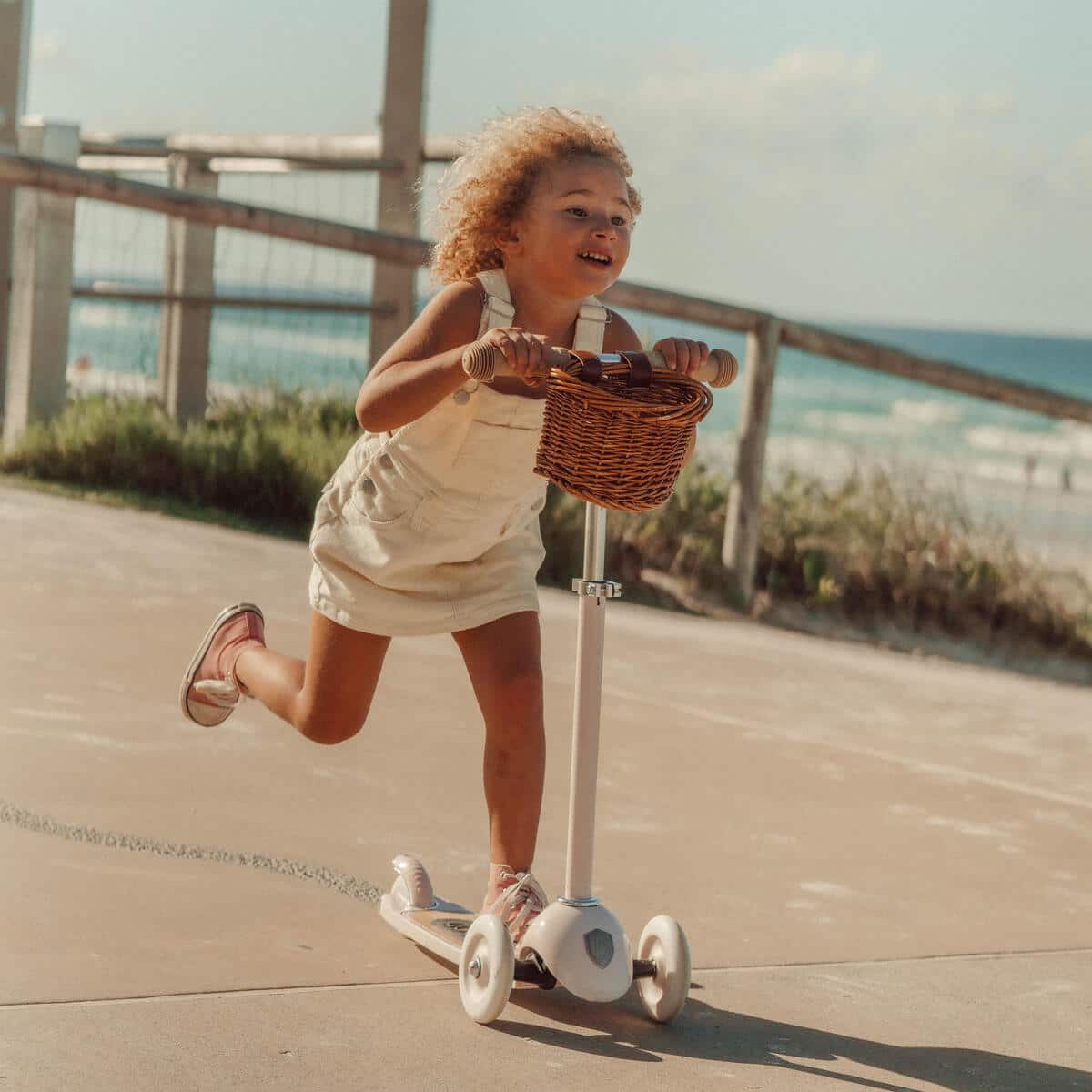 Banwood lasten potkulauta Scooter, Cream - Image 3