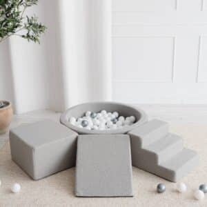 Pallomeri ja leikkimoduuli harmaa.