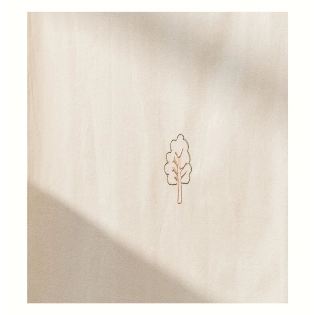 Wood Mini+ -talosänkykatos, kirjailtu, luonnonvärinen, Oliver Furniture - Image 3